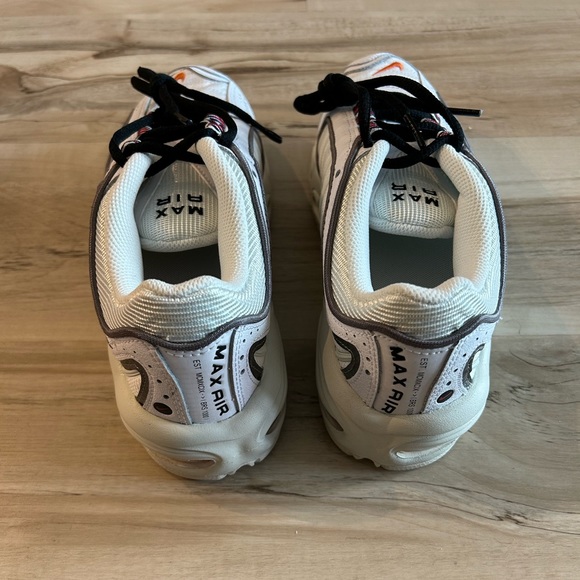 $170 Nike Air Max Tailwind IV SE Running Shoes CJ7979-100 Women’s Sz: 8.5 - Picture 5 of 8
